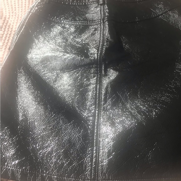 H &M faux leather black shiny in excellent condition size us 6 - Picture 3 of 16